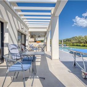 5 bedroom luxury seaside villa with indoor & outdoor pool, near Acharavi, sleeps 10